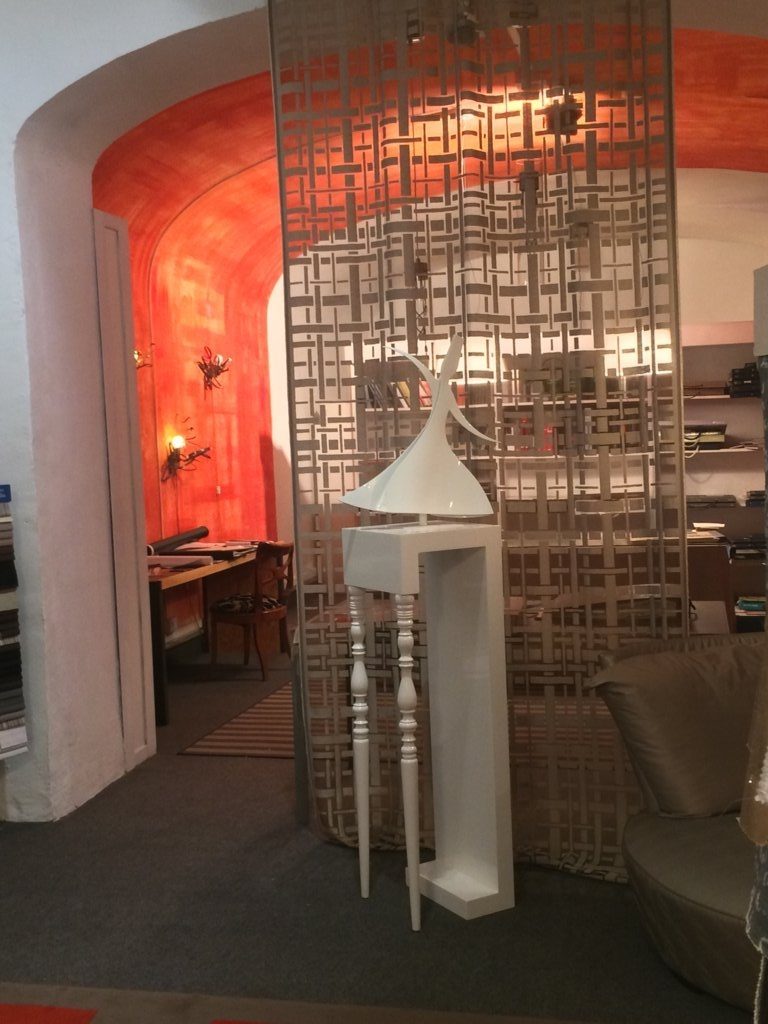 Arredi di design nello showroom Bistolfi, Roma